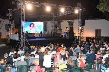 Concierto de la cantante grancanario Cristina Ramos en la plaza de San Juan/Francisco Javier Santana./Francisco Javier Santana.
